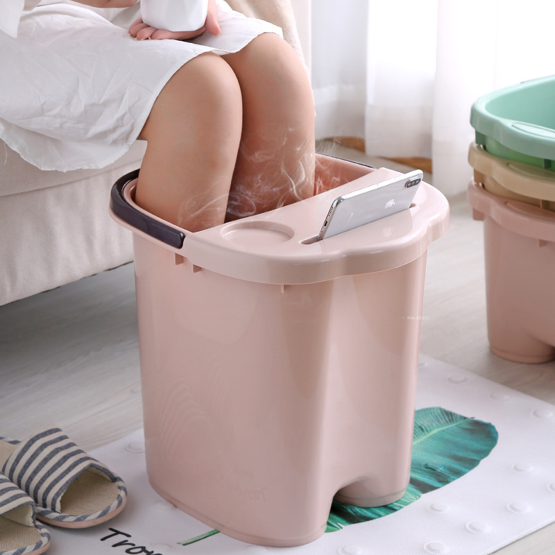 簡単に高く上げて足を浸します。膝を越えて小さい桶のプラスチックの桶の小さいサイズは保温して電気を入れません。|undefined