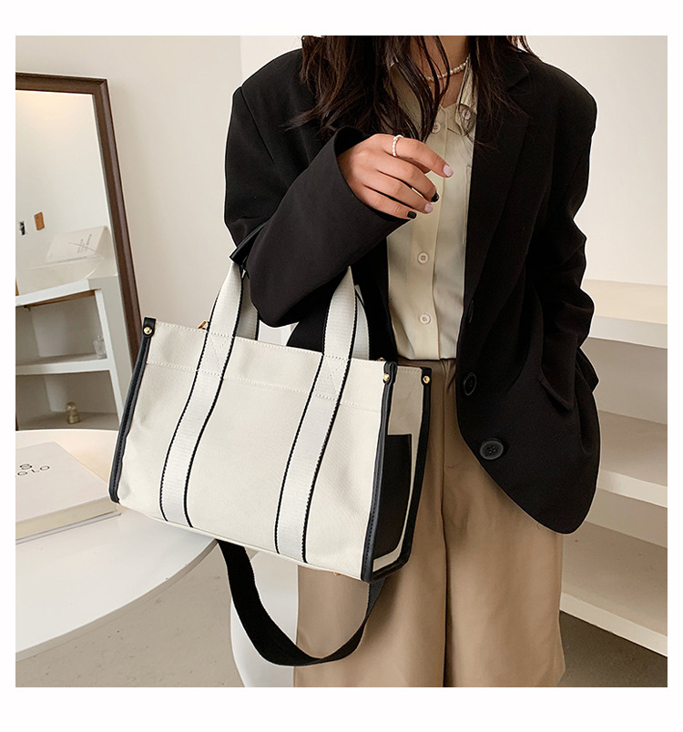 Women's Large Canvas Color Block Classic Style Magnetic Buckle Tote Bag display picture 5