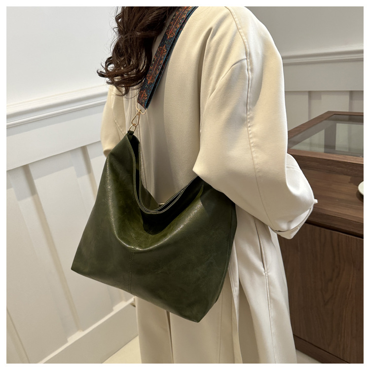Bolso de mujer de moda bolso de cercanías 2024 nuevo bolso de hombro simple de gran capacidad retro versátil popular bolsa de mensajero