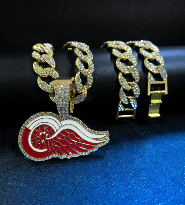 Colgante de oro con cadena cubana (18 pulgadas)