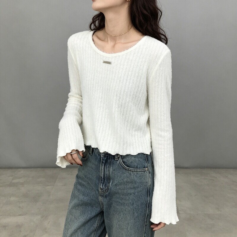 French-style gentle and versatile beige top for women, autumn/winter 2026, high-end, stylish, youthful, round-neck T-shirt French-style gentle and versatile beige top for women, autumn/winter 2026, high-end, stylish, youthful, round-neck T-shirt