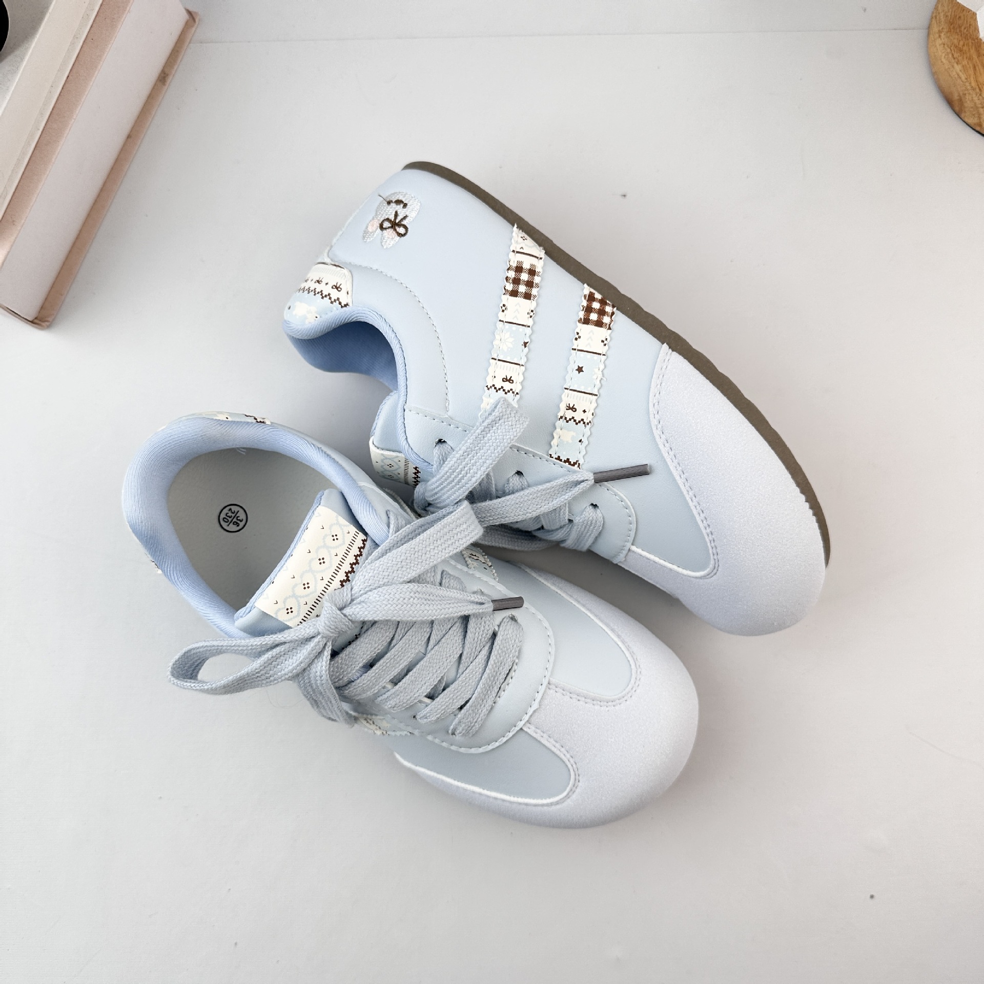 Yuanbo coreano rosa zapatos de skate para niñas versátiles zapatos de estudiantes 2025 otoño nuevos zapatos deportivos casuales