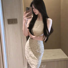 法式轻熟风镂空蕾丝连衣裙女春季打底修身显瘦气质高级感包臀短裙