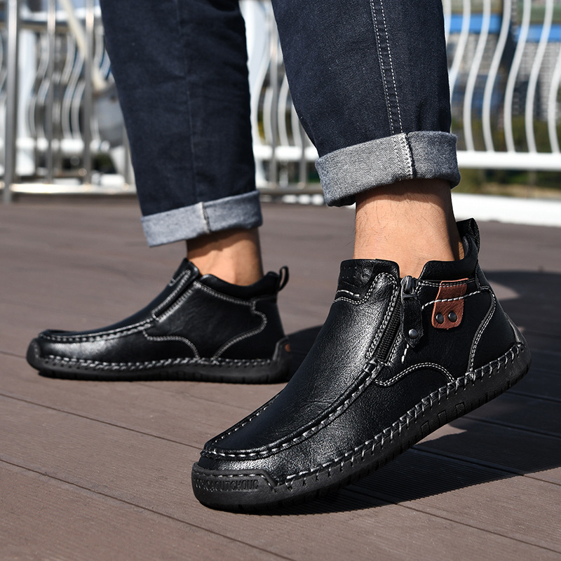 Nuevos zapatos casuales de hombre con cremallera lateral, botas cortas de moda, zapatos al aire libre de tamaño grande, invierno de comercio exterior transfronterizo 2025.