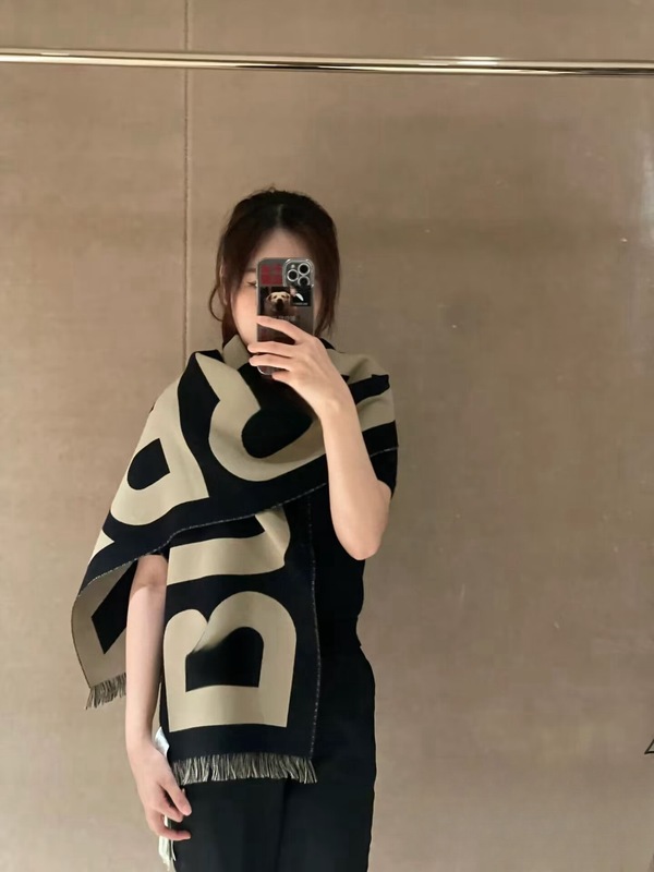 秋冬季简约大字母百搭空调披肩羊绒商务围巾女感保暖防寒围脖|undefined