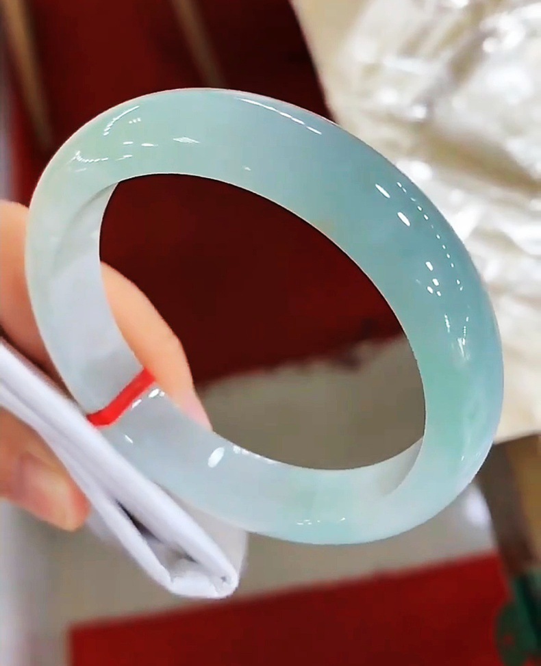 Vòng tay ngọc bích tự nhiên A Miến Điện màu xanh nhạt cao cấp có giấy chứng nhận chi tiết 7
