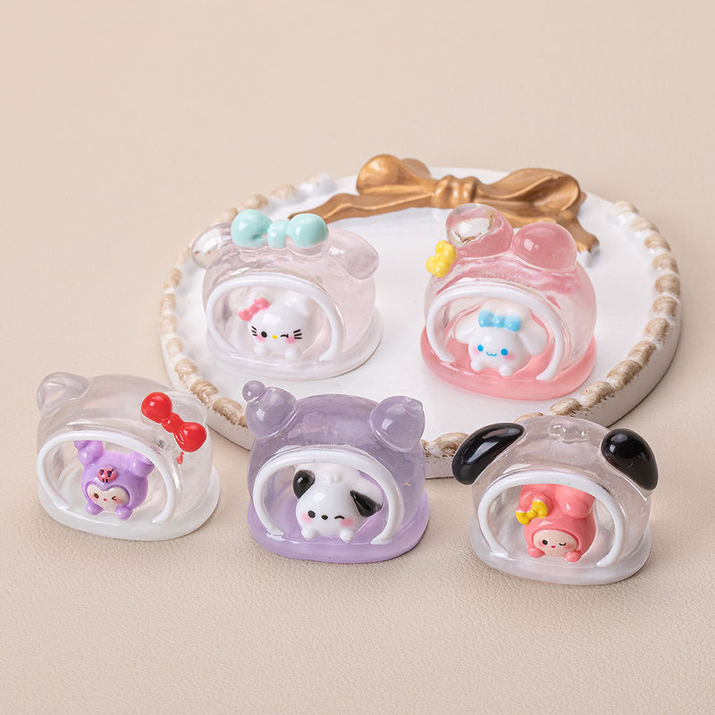夜光萌は小巣diyアクセサリーの樹脂の子供の車のデスクトップの置物のキーホルダーをかわいがります。|undefined