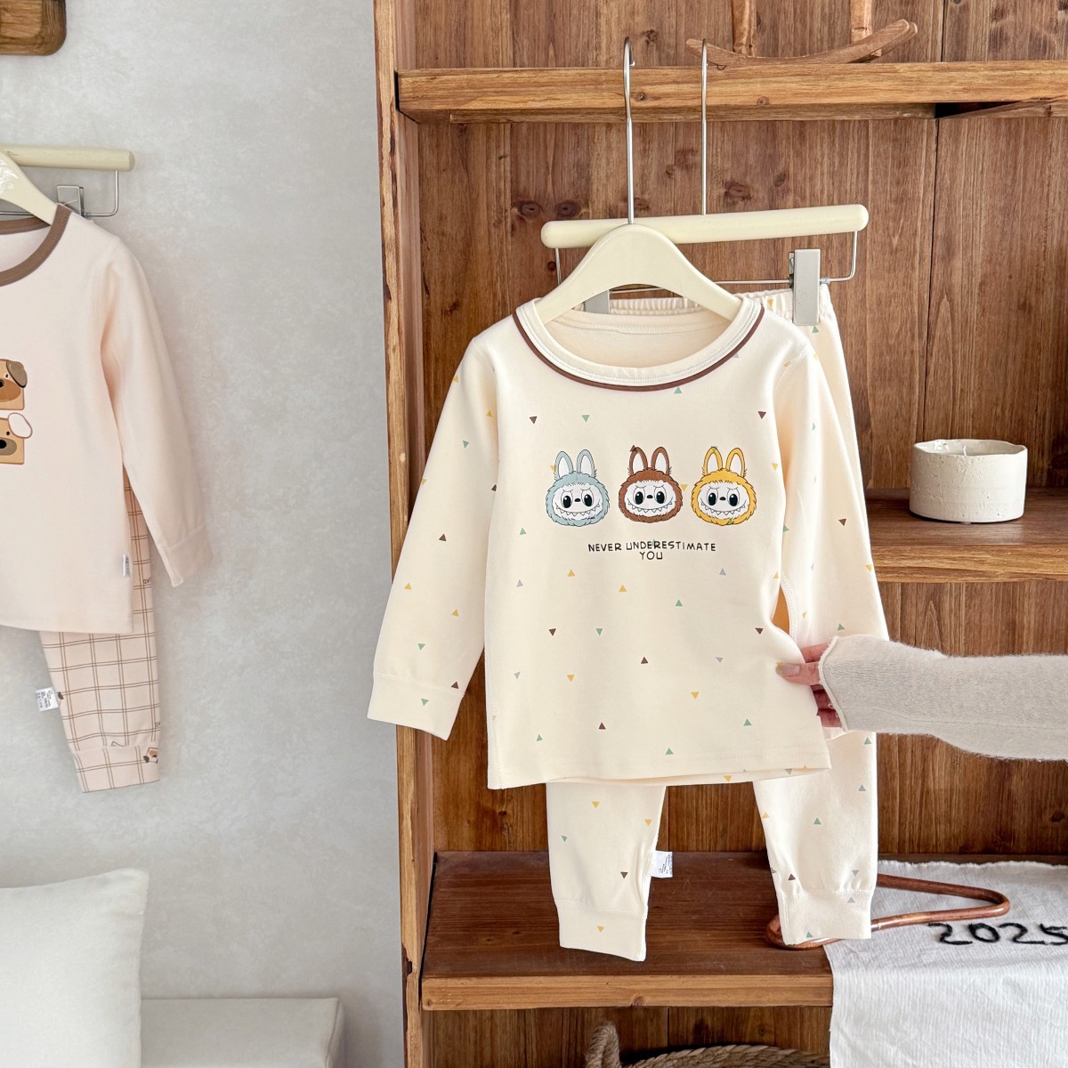 Pijamas infantiles de terciopelo de invierno calentador conjunto de ropa interior sin hueso engrosado chaqueta de otoño para niños y niñas pantalones de otoño para bebés ropa para el hogar