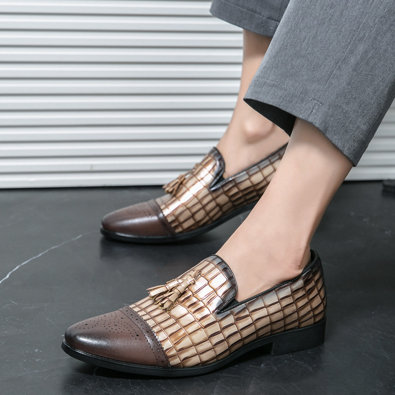 Zapatos de hombre grandes nuevos zapatos de cuero casuales de moda retro de un pie zapatos de cuero de punta de moda zapatos de boda de hombre