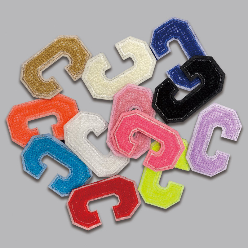 绣花标毛巾绣英文字母C补丁贴衣帽子辅料贴布绣布标鞋帽布贴刺绣