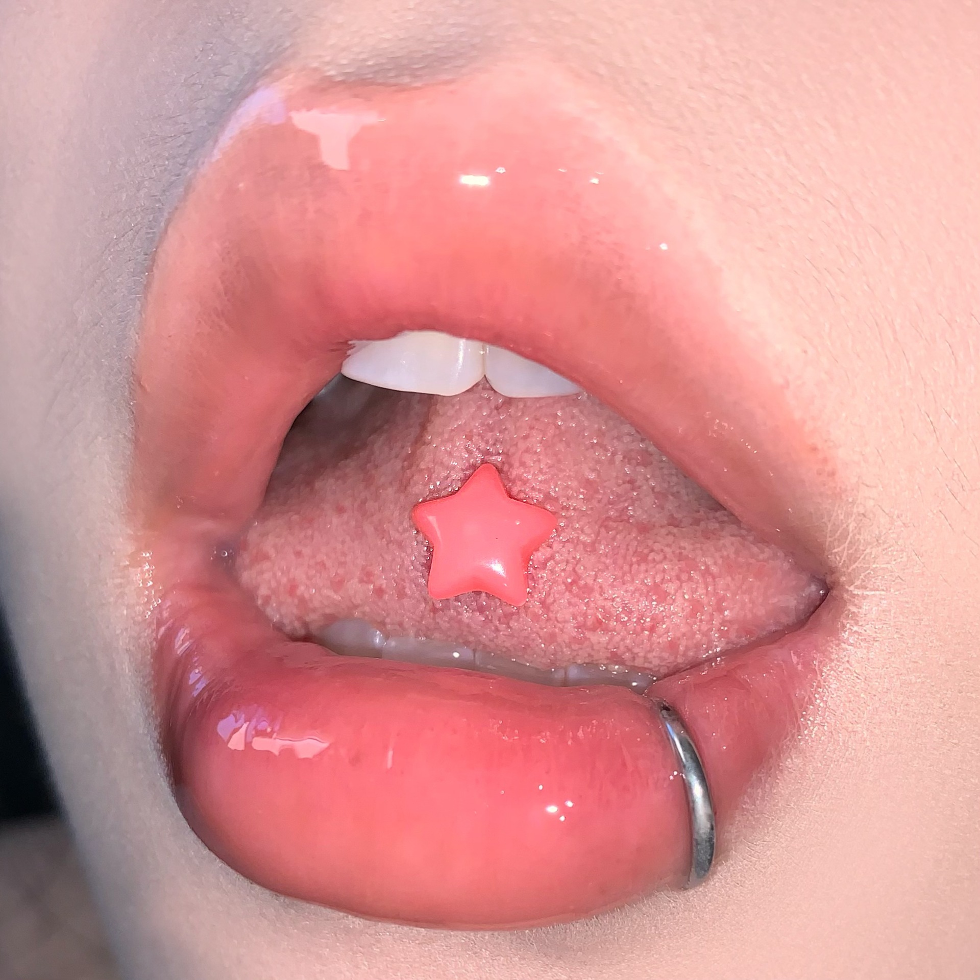 Silver pointed spike labret stud material detail