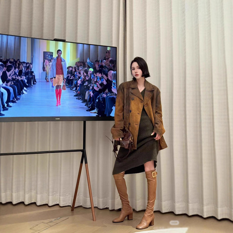 2025 Autumn and Winter Miu* New Waist-Tie Double-Breasted Gradient Color Small Sheepskin Lapel Suit Jacket for Women 2025 Autumn and Winter Miu* New Waist-Tie Double-Breasted Gradient Color Small Sheepskin Lapel Suit Jacket for Women