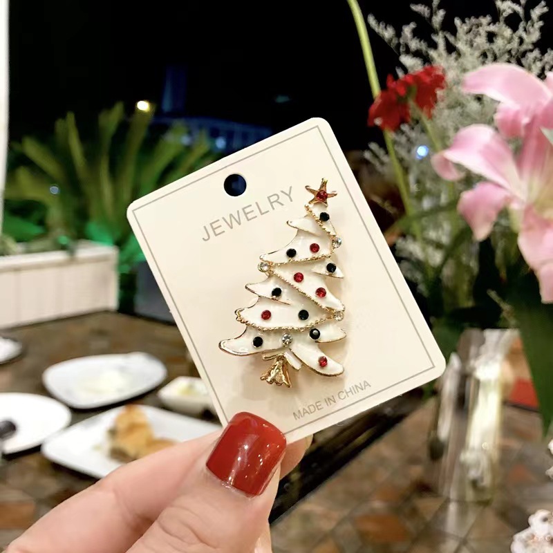 Cute brooch for elderly