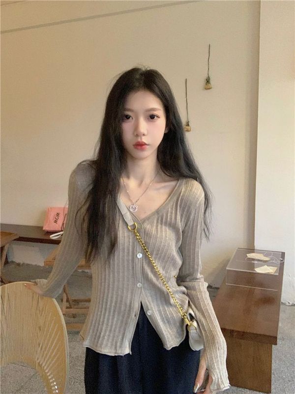 ピンクの韓国系の気質vネックのニットのカーディガンの女性の春の薄いタイプの外は大きいサイズの太っているmmのラッパの袖の小さい大衆の上着を掛けます。|undefined