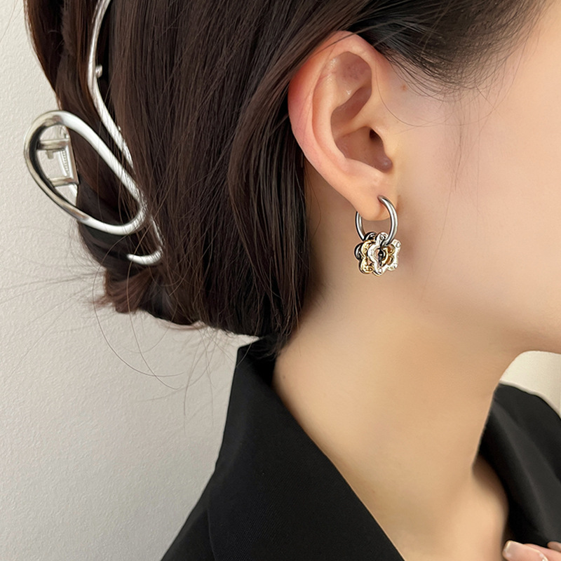 Pendientes de estrella de cinco puntas de oro y plata de las mujeres de tres colores DIY hebilla desmontable diseño de nicho personalidad de alto grado simple espárragos