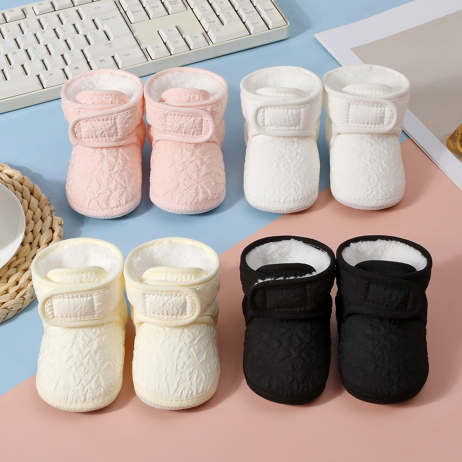 Winter Baby Shoes Handmade Shoes 0-12 Months Soft Sole Foot Protection Baby Shoes Baby Non-Falling Fleece-Lined Socks Cotton Shoes
