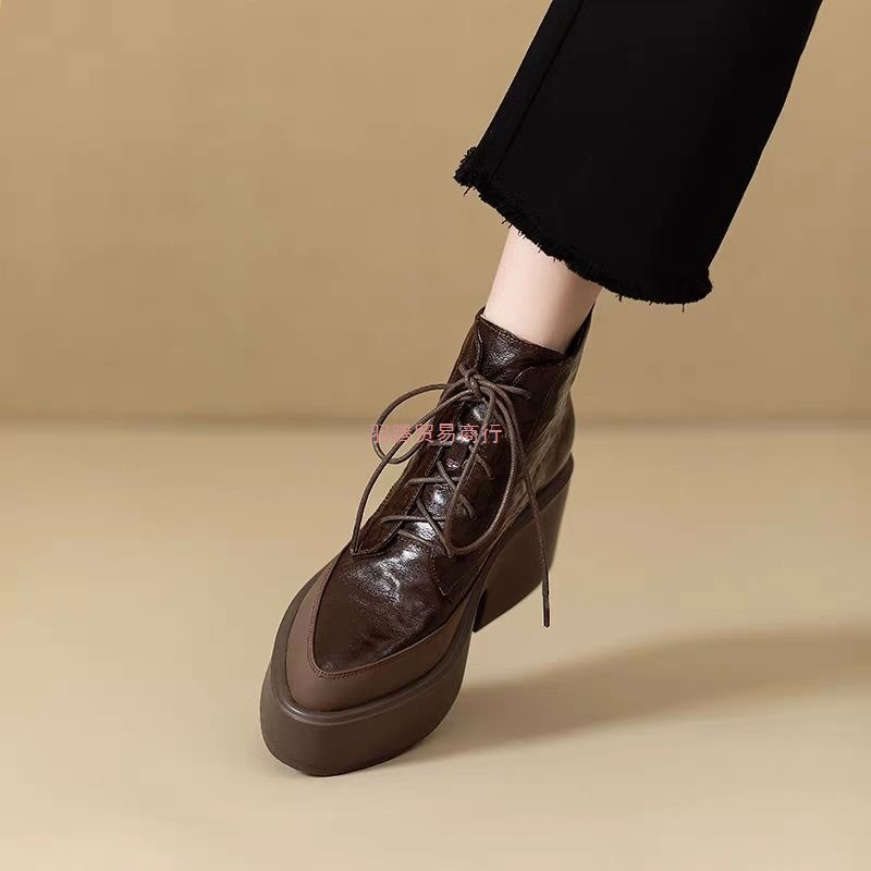 小个子高跟马丁靴女秋冬松糕厚底增高短靴女英伦风尖头粗跟瘦瘦靴