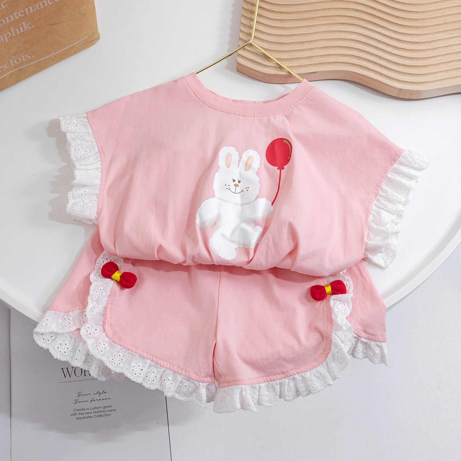 女の子の夏のスーツ2025の新型の洋気の子供のかわいい漫画のプリントの半袖のtシャツの格子のつぼみのスカート