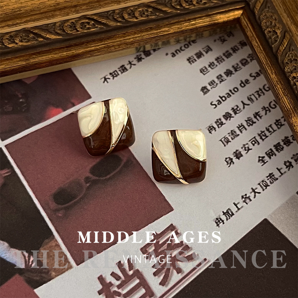 Vintage white and red small square
Anchor red earrings oil drop vintage French style