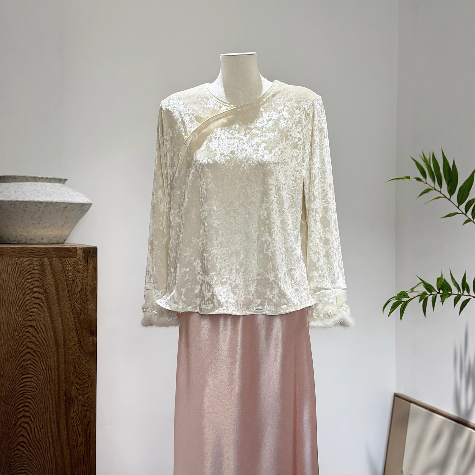 New Chinese-Style Mink Fur Button-Up Autumn and Winter Fleece-Lined Shirt for Women, Velvet Long-Sleeve Shirt, Slimming and Versatile