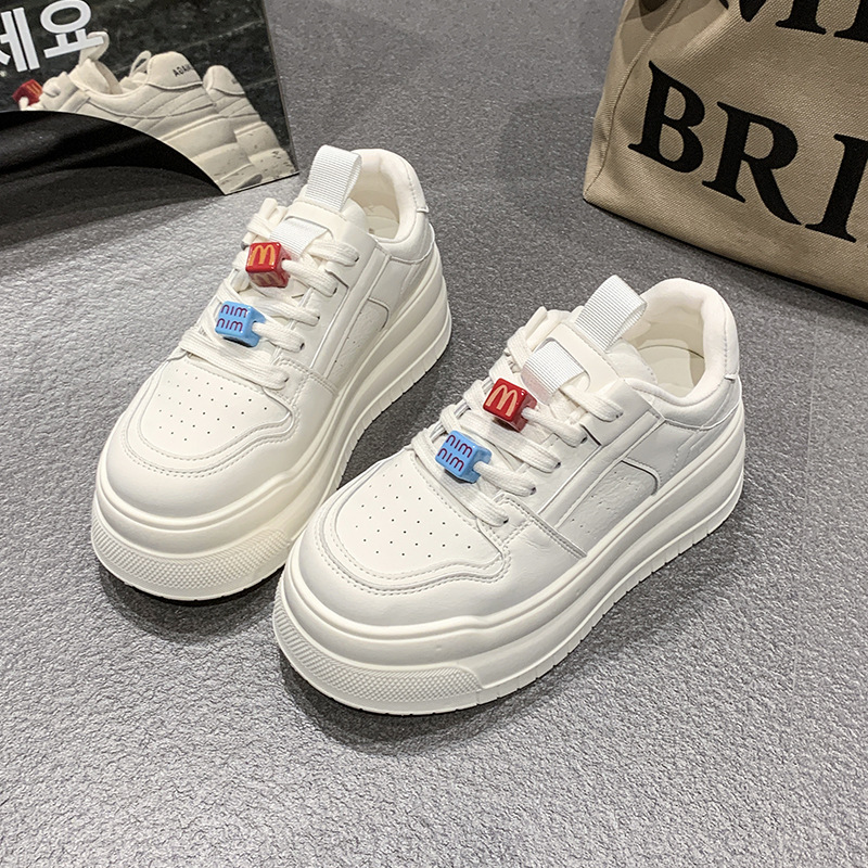 2025 primavera nueva altura de suela gruesa pequeña zapatos blancos muffin zapatos muffin 5cm zapatos de skate casuales versátiles