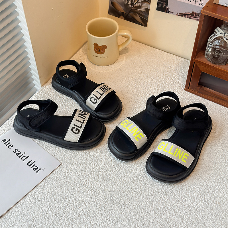 Sandalias para niños 2025 verano nuevo estilo zapatos de suela suave para niñas sandalias para niños grandes zapatos de playa casuales para niñas