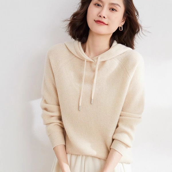Knitted sweater with hood