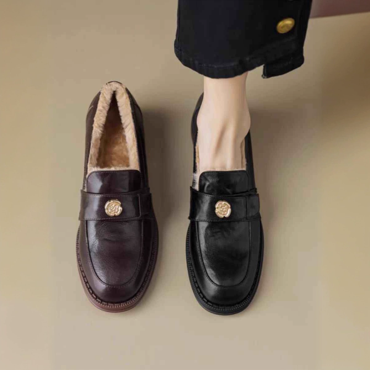 В наличии] 006 черные лоферы с камелиями, весна-осень 2025, новый британский стиль, женские балетки на толстой подошве