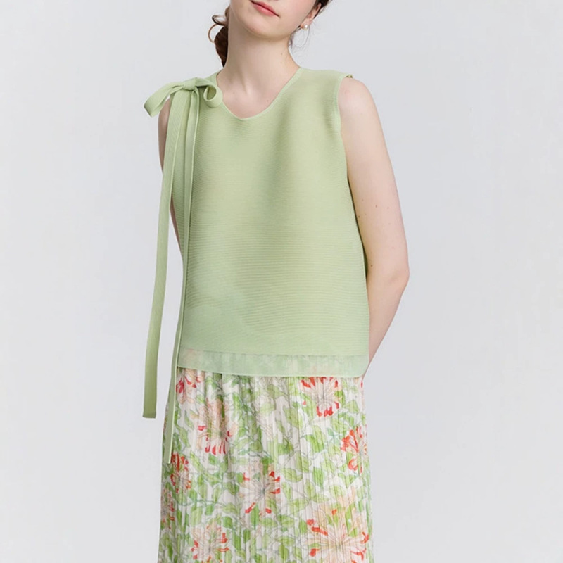 Miyake Double-Layer Mesh T-Shirt for Women with Shoulder Ties, Summer New Design, Niche Style, Drapey Sleeveless Top Miyake Double-Layer Mesh T-Shirt for Women with Shoulder Ties, Summer New Design, Niche Style, Drapey Sleeveless Top