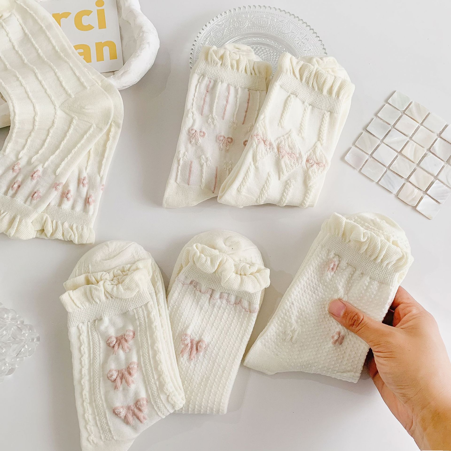 Frau Einfacher Stil Bogenknoten Nylon Baumwolle Crew Socken Ein Paar display picture 9