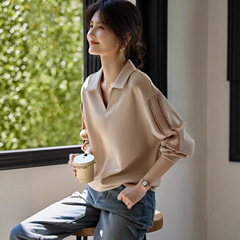 哥家商场同款女装2025秋季时尚休闲撞色贝壳绣卫衣棉质V领上衣