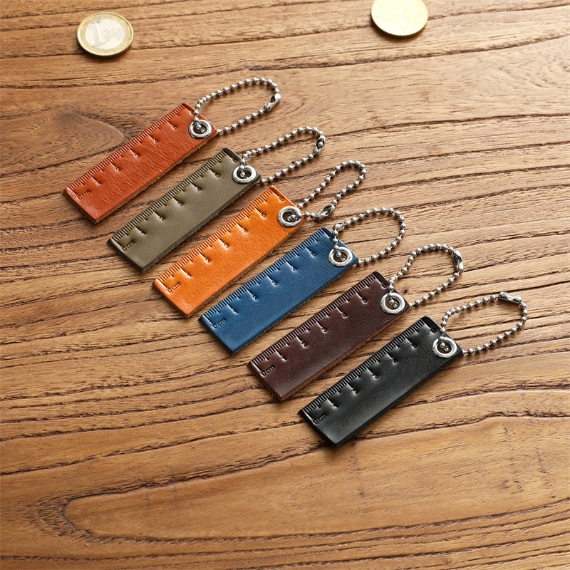 Vegetable tanned leather key chain leather creative car couple key pendant first layer cowhide key chain activity small gift Vegetable tanned leather key chain leather creative car couple key pendant first layer cowhide key chain activity small gift