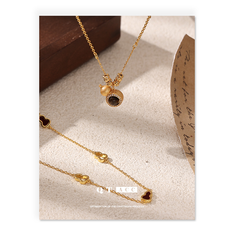 Collar de cadena de calabaza hecha a mano de alto nivel incrustado con colgante de zircón de ojo de tigre otoño y invierno decoración lujosa de alto nivel image 4