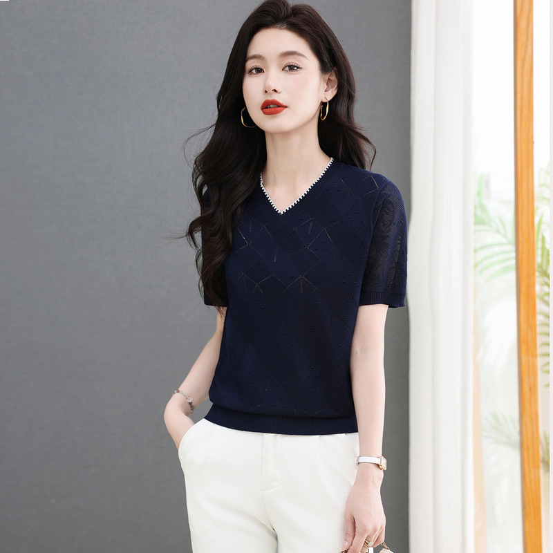 2025 New Style V Neck Style Lace Loose Slimming Look and Flesh-Covering Middle-Aged Mother Summer Short-Sleeved Ice Silk Knitwear T-Shirt