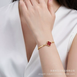 项链;手链;耳钉