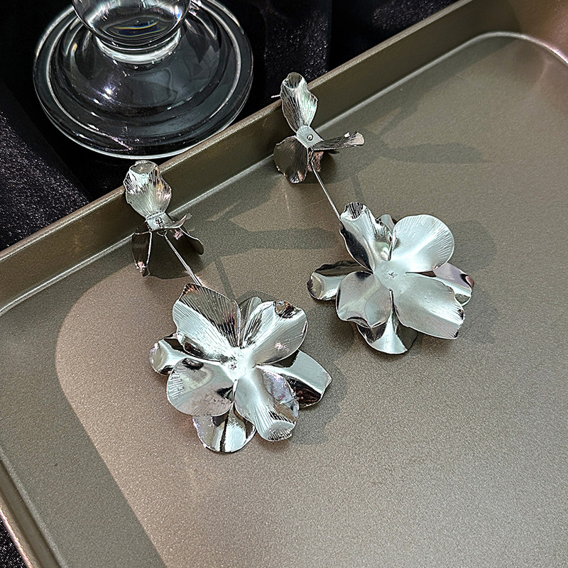 1 Pair Simple Style Flower Plating Iron Drop Earrings display picture 8