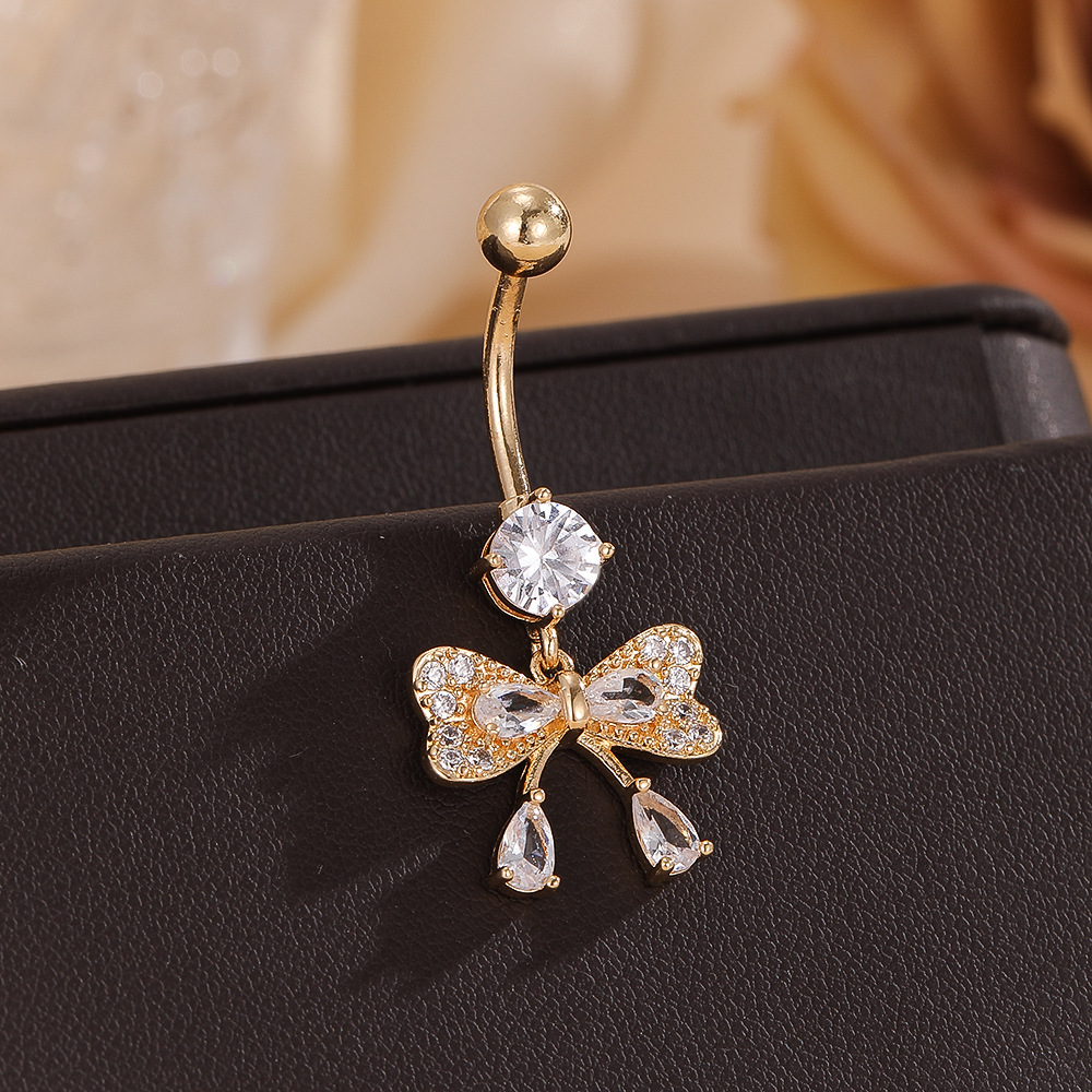 Silver pointed spike labret stud material detail