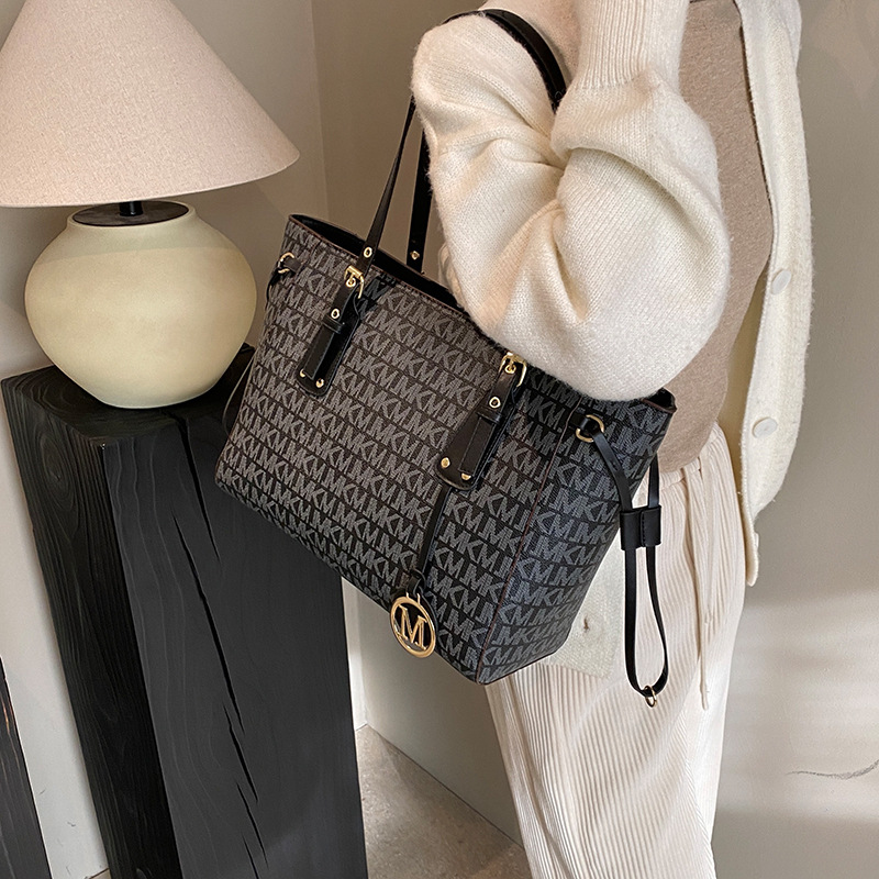 2025 nuevo bolso popular de este año bolso de hombro de textura de moda de gran capacidad para mujer otoño e invierno bolso de viaje de todo fósforo