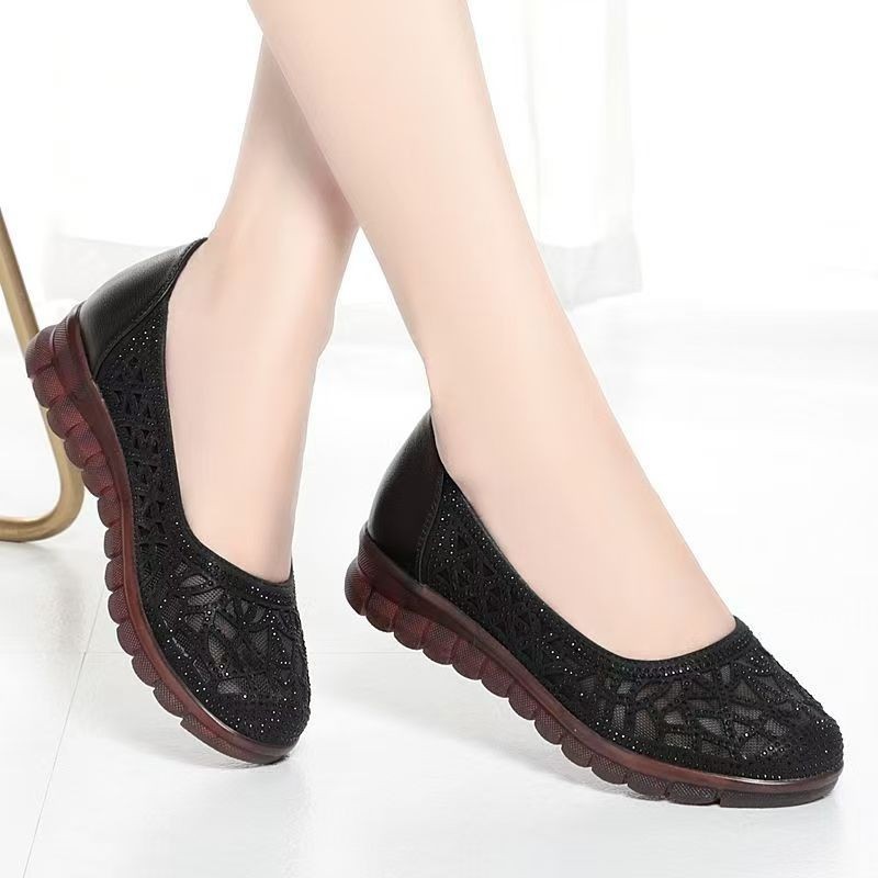 Zapatos de cuero suave de malla de verano, zapatos de mujer transpirables delgados, zapatos de madre cómodos, sandalias de mediana edad.
