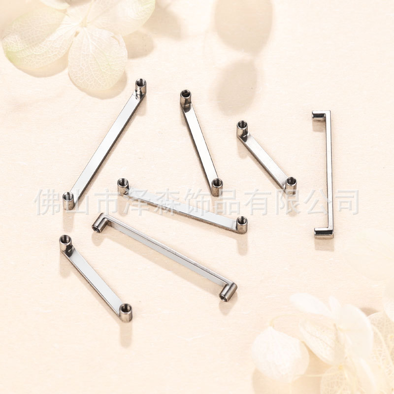 16G labret stud size and finish detail