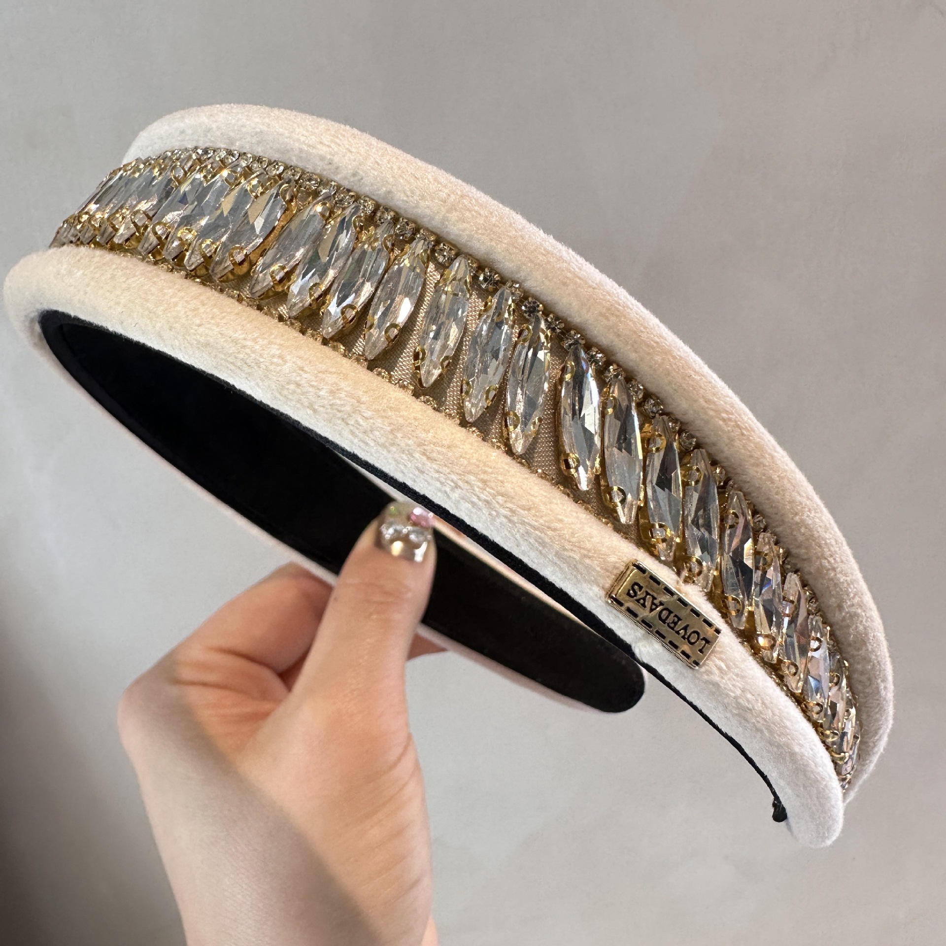 156g Weight Hair Band Hair Accessories Type Rhinestones Inlay Material 1 Piece Quantity Casual, Daily Occasion Flannel Material Solid Color Pattern Women's Gender Inlay Design Elegant, Simple Style Style Coffee, White, Black Color Velvet Rhinestone Light Luxury Wide Brim Hair Band High-Grade Western Style Heavy Industry Pressure Hair Clip High Skull Top Headband Hair Accessories 14