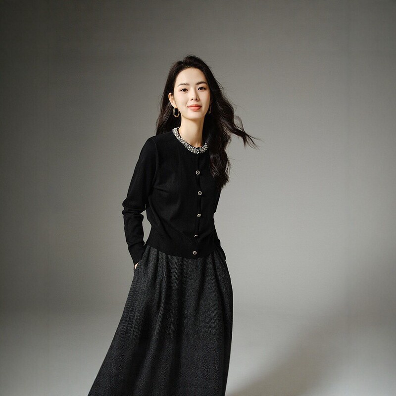 2026 Autumn New Knit Cardigan for Women, Elegant Beaded Top, Light Luxury Black Coat, Short Fashionable Knit Sweater 2026 Autumn New Knit Cardigan for Women, Elegant Beaded Top, Light Luxury Black Coat, Short Fashionable Knit Sweater