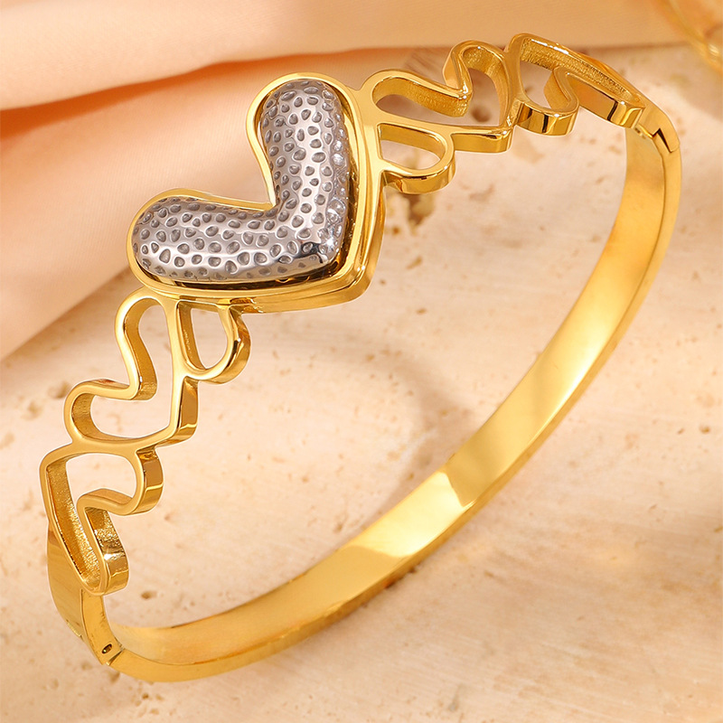 Pulsera de Acero de Titanio, Estilo Europeo y Americano, Lujo Ligero, Diseño de Corazón Hueco con Meteorito, No se Destiñe, Pulsera de Piedra Coral en Forma de V para Mujer image 4