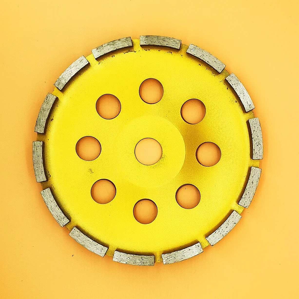 Rueda de diamante Disco de molienda de tipo tazón en stock Diente de doble fila Diente de turbina Diente de una sola fila Diente de granito Hormigón