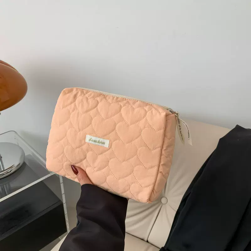 新款跨境化妆包大容量绗棉爱心收纳包可爱便携洗漱包逛街手拿包