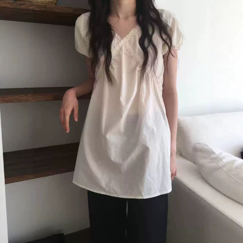 Now Available: Korean Designer Quirky Girl-Style Lace Cake Shirt, Korean-Style Women's Clothing, Gentle and Slimming Short-Sleeve Top