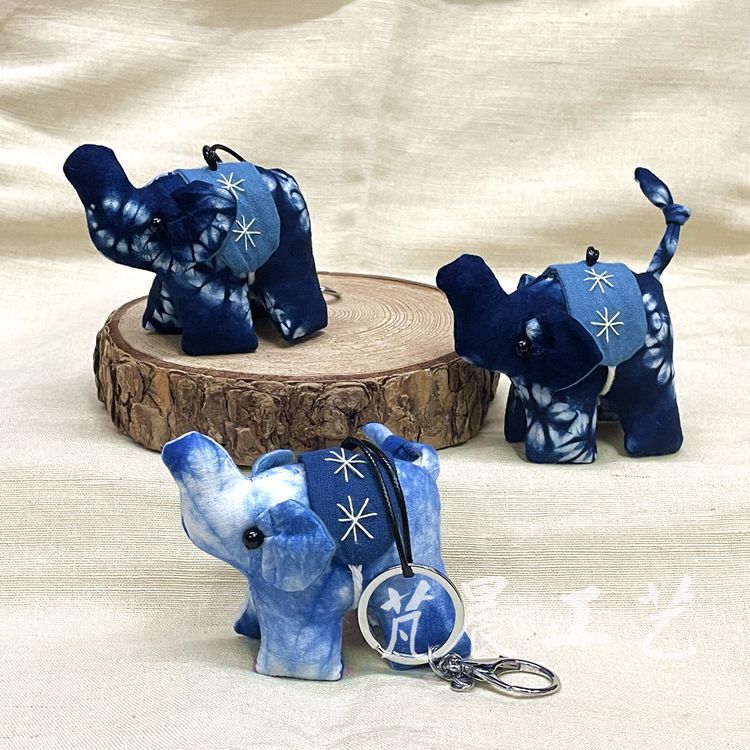 Yunnan ethnic blue dye fabric animal tie dye cute baby elephant key chain pendant small size (price is 1