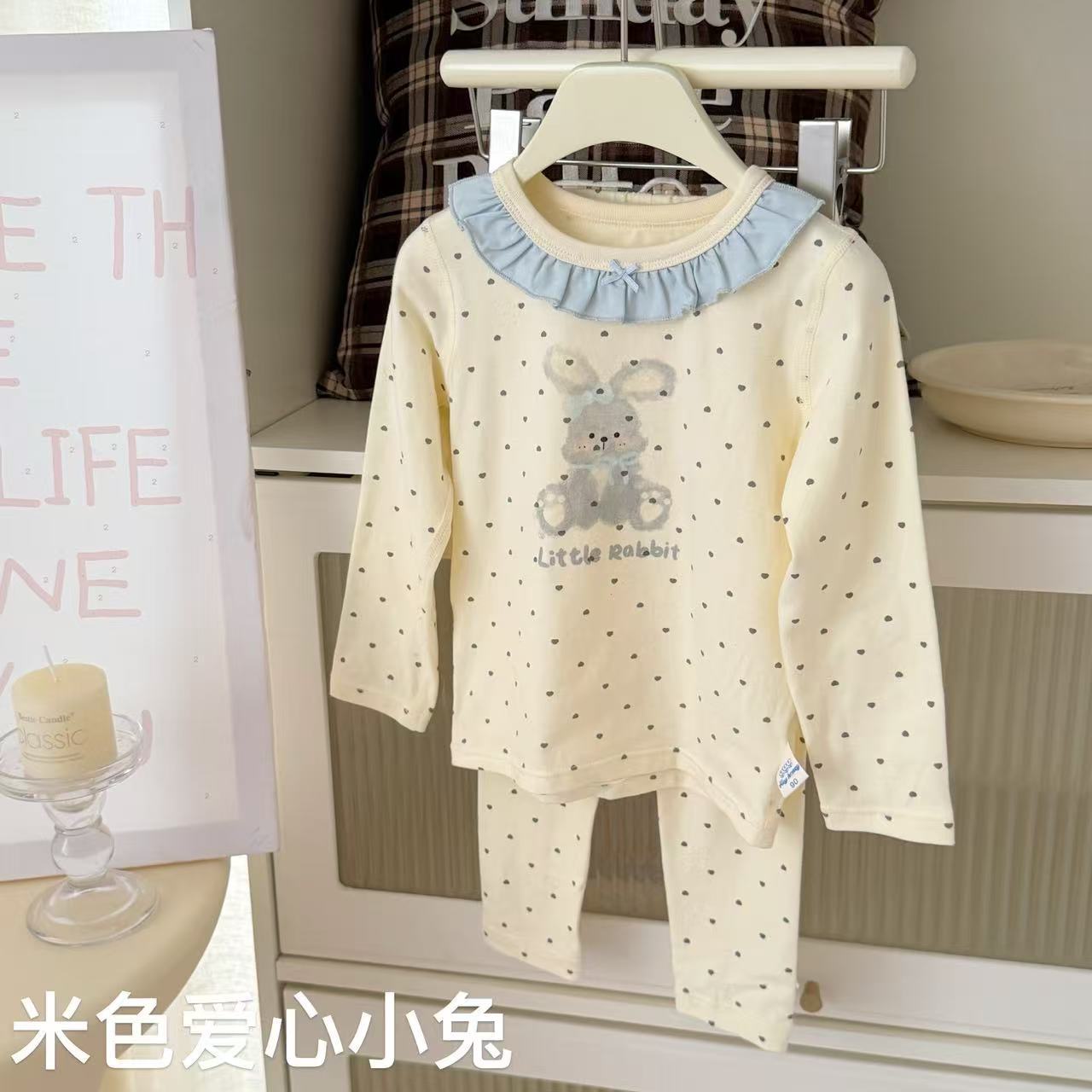 베이지색 사랑 토끼