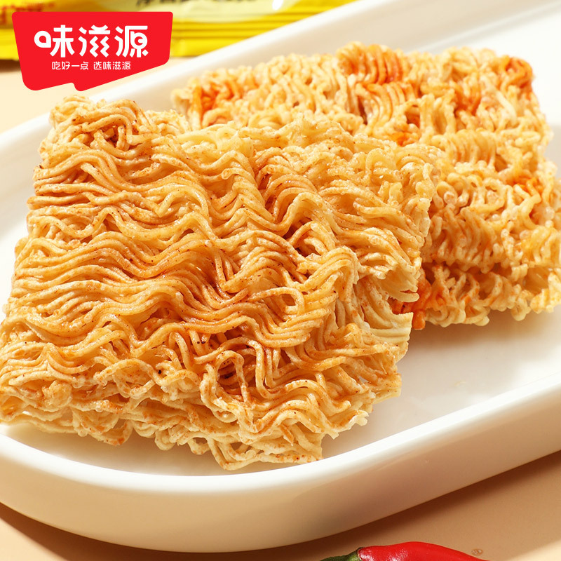 【30パック】手のひらのサクサク麺に約510gのインスタントラーメンを入れて、お菓子を食べます。|undefined