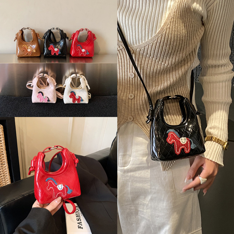 Borsa a spalla donna con poney cartoon, borsa a mano di design_voghion.com